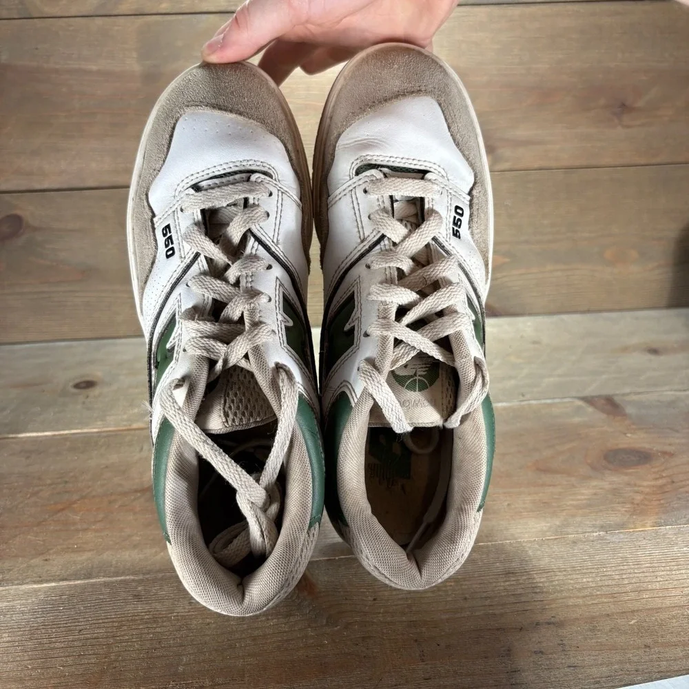 New Balance 550 Boys size 6 shoes White Leather Green Gum Sole sneakers